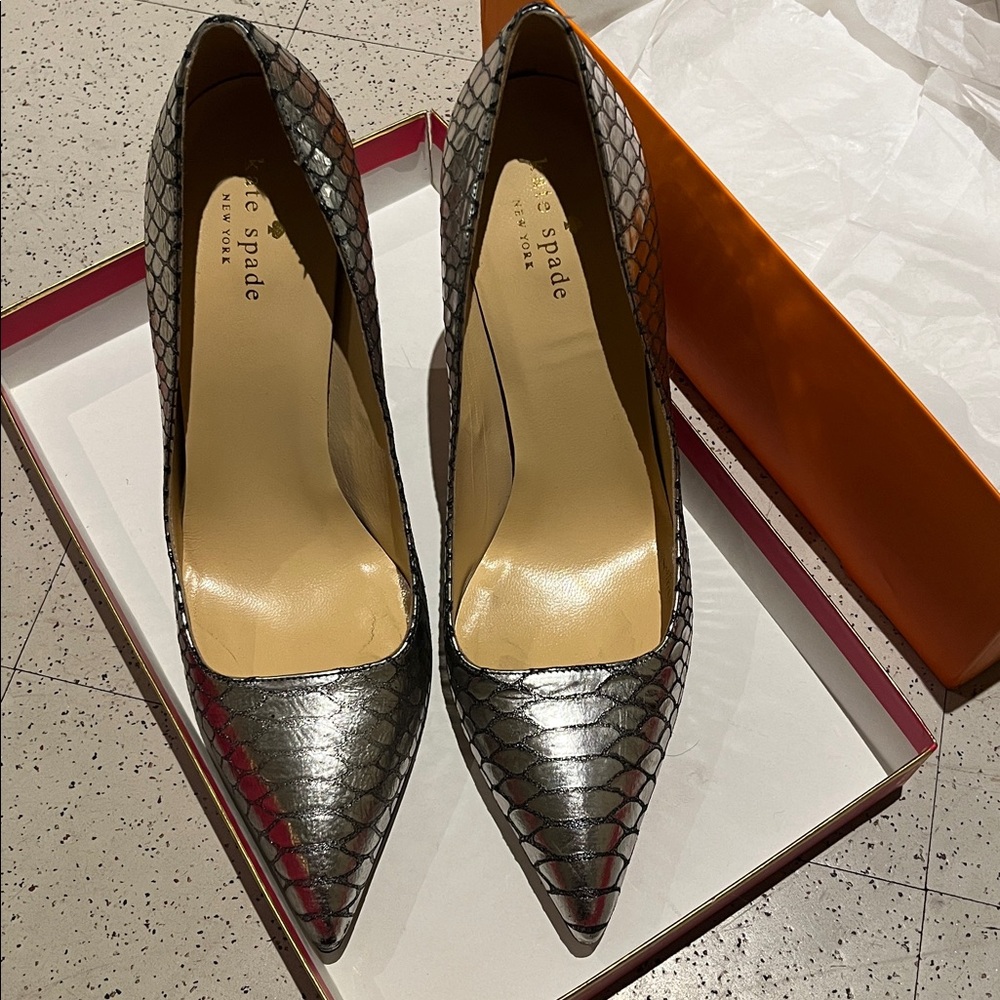 Kate Spade New York Lollipop Pumps-Pewter-made in Italy Metallic Silver Heels- 9 - Picture 11 of 15